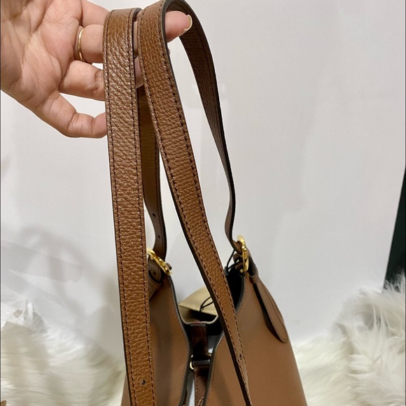 NWT Burberry tote Handbag - Picture 13 of 16